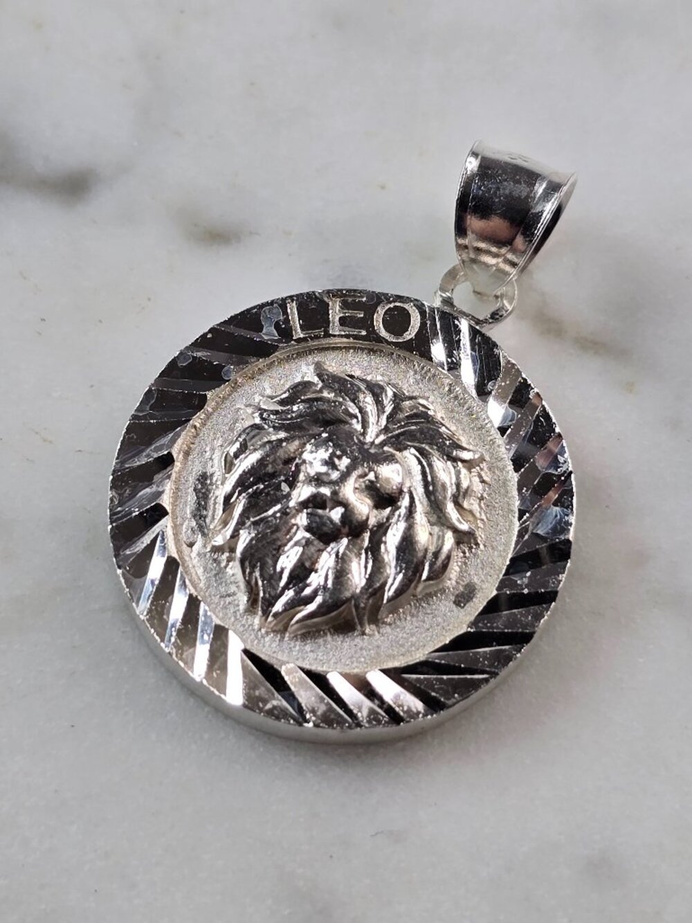 Womens Vintage Estate Sterling Silver Zodiac Leo Lion Pendant 3.5g E5684
